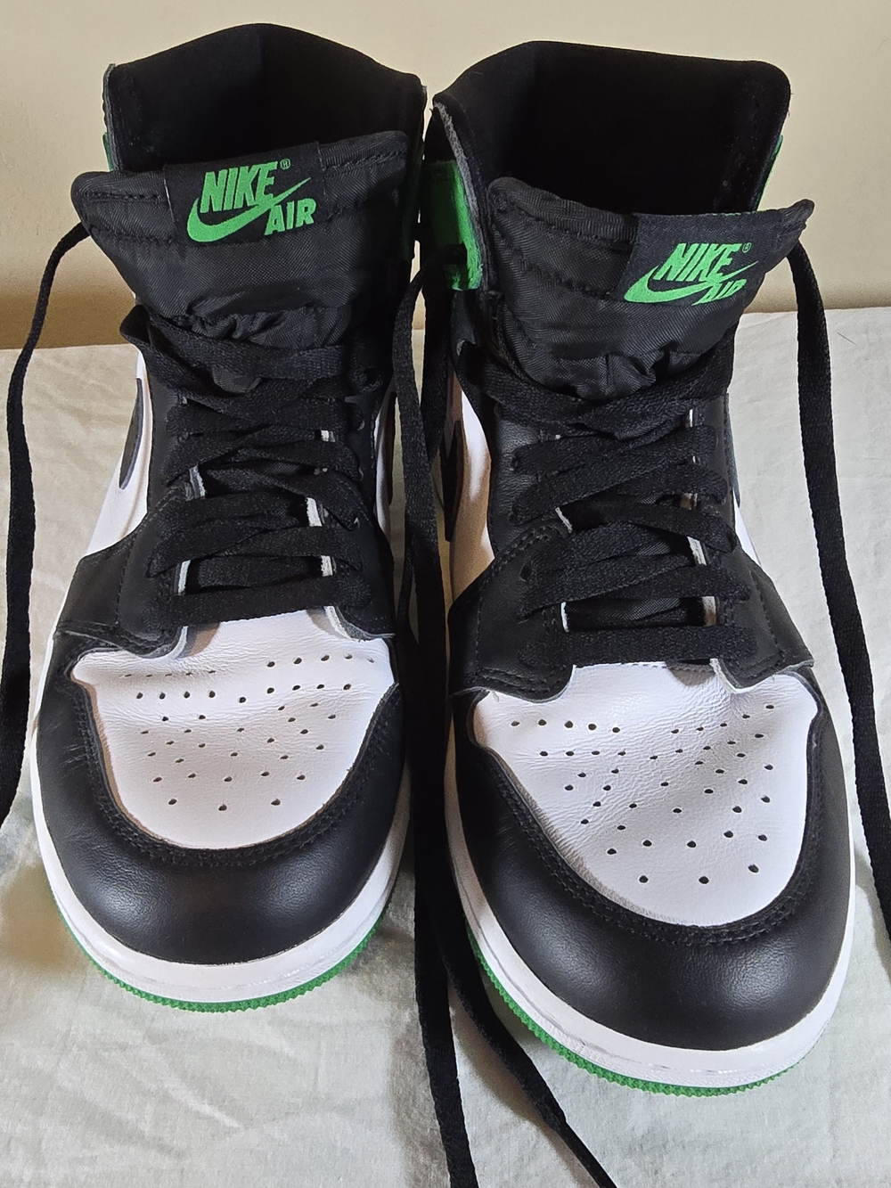 Nike Air Jordan 1 Retro High OG "Lucky Green" Size 9.5 (2023)